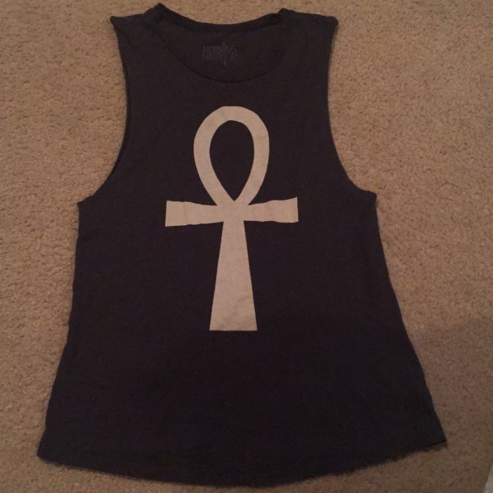 No sleeve T-shirt